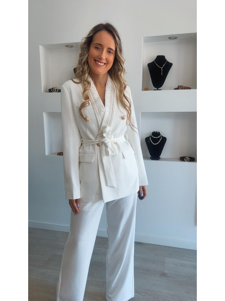 Fato com detalhes brilhantes dourados   1