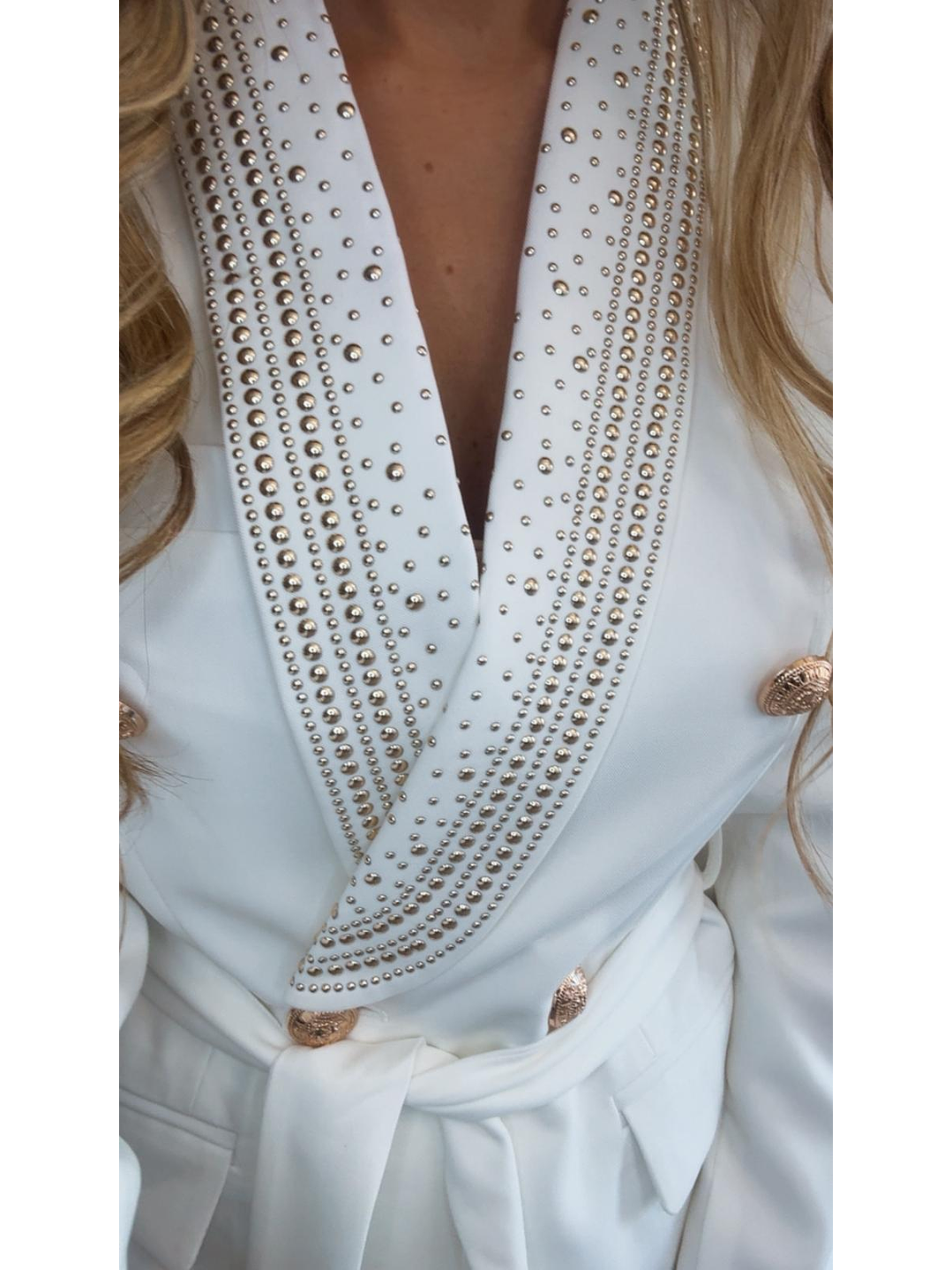 Fato com detalhes brilhantes dourados   8