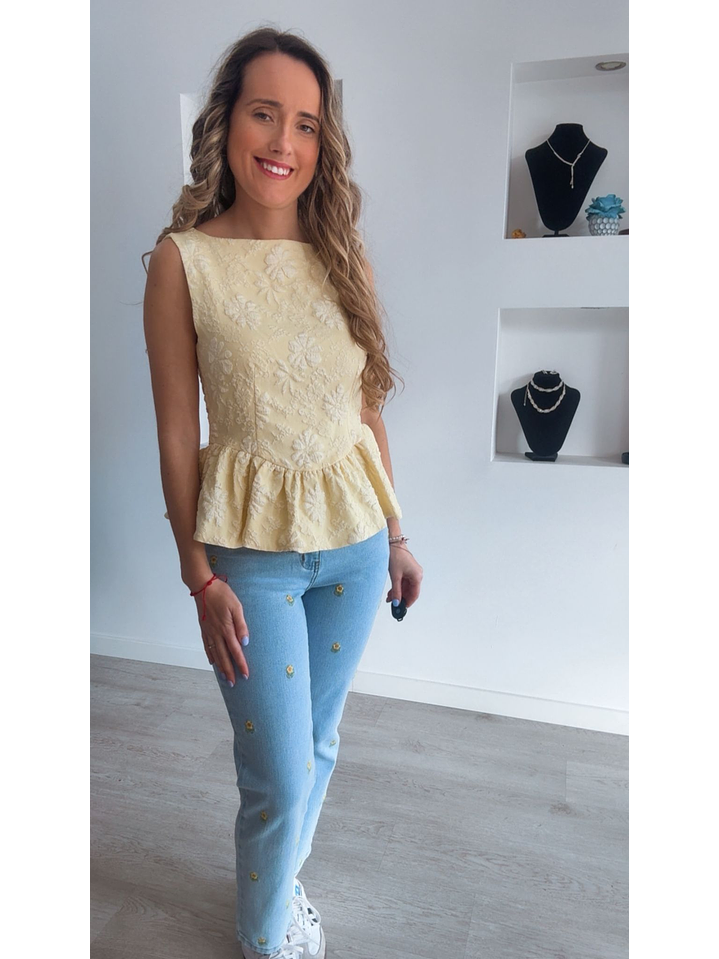 Blusa com folho e flores estampadas 10