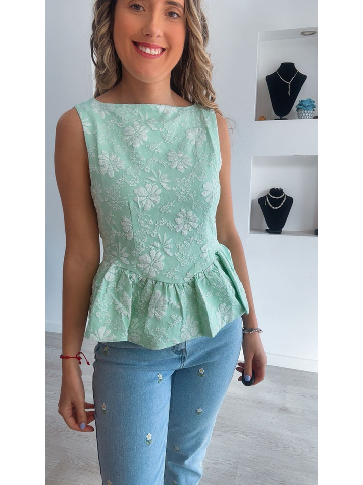 Blusa com folho e flores estampadas 3