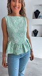 Blusa com folho e flores estampadas - Thumbnail 3