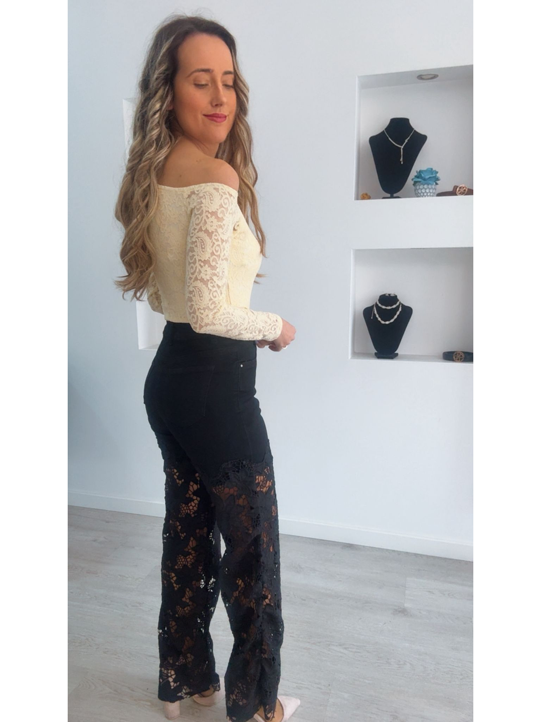 Calça com renda em flores 14