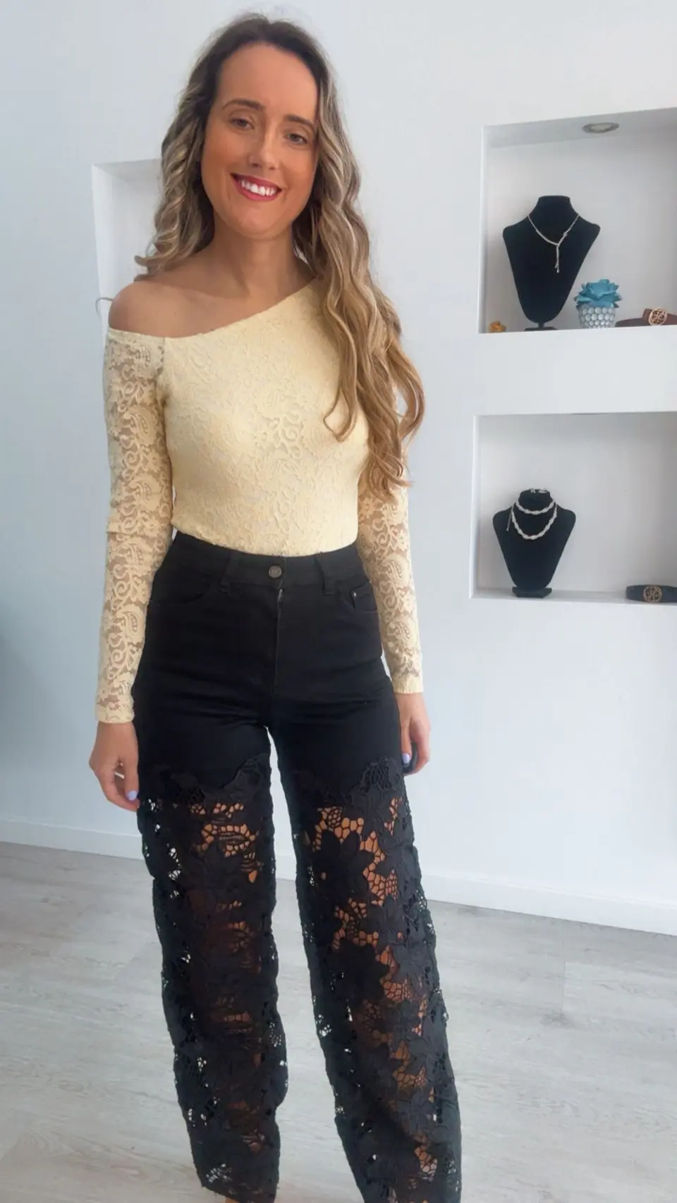 Calça com renda em flores 1