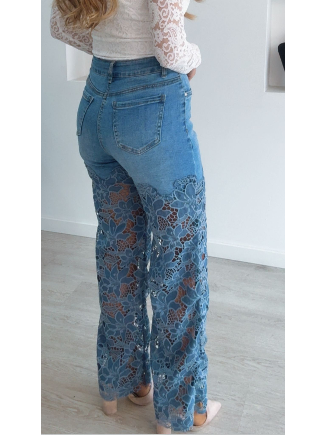 Calça com renda em flores 11