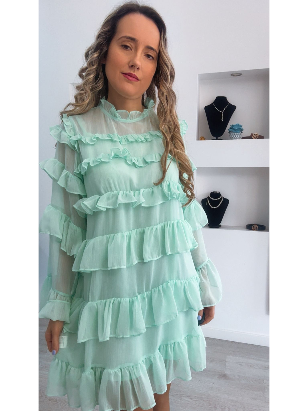Vestido com folhos de manga comprida 7
