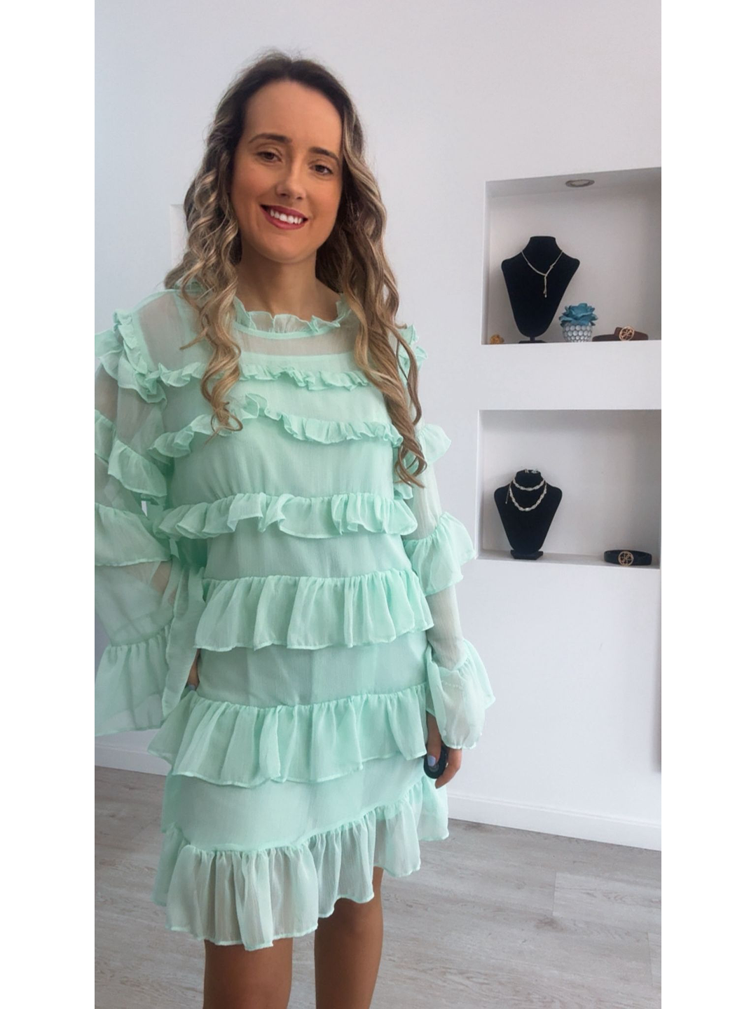 Vestido com folhos de manga comprida 8