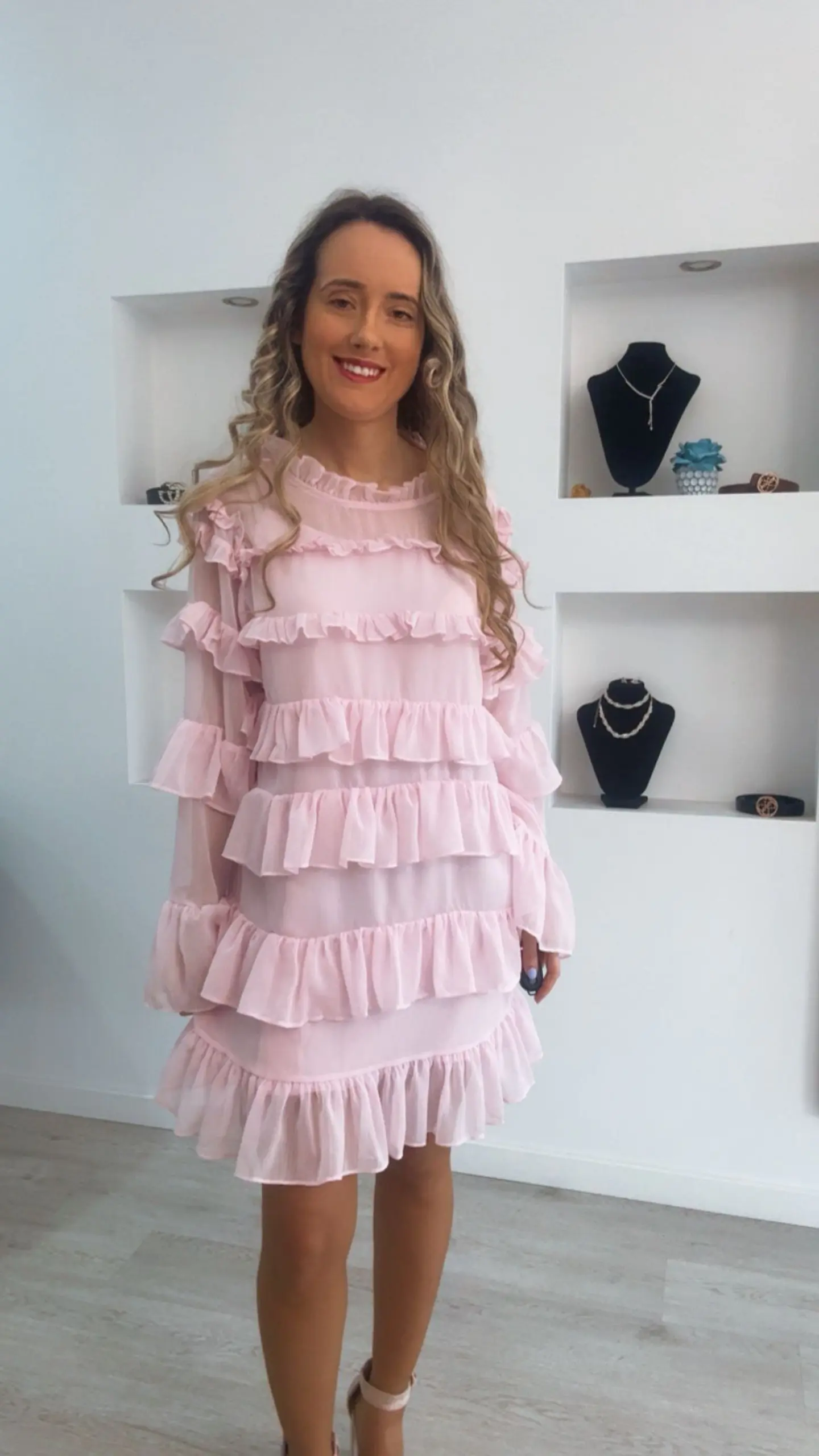 Vestido com folhos de manga comprida 1