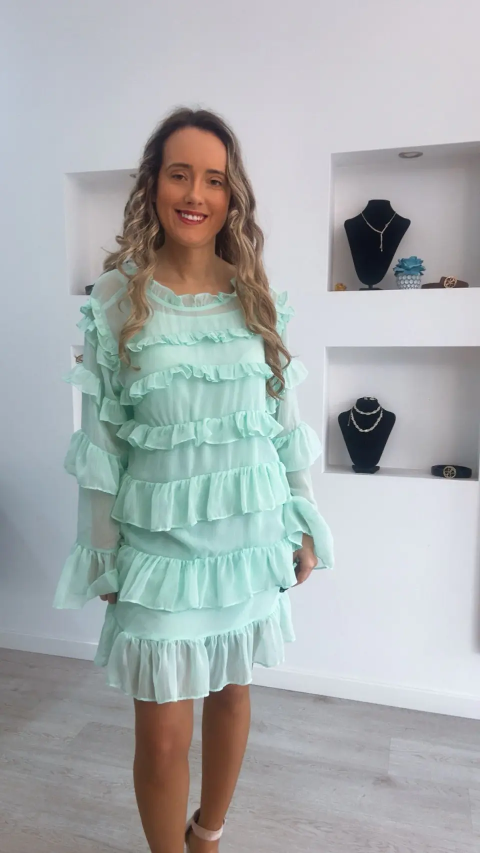 Vestido com folhos de manga comprida 5