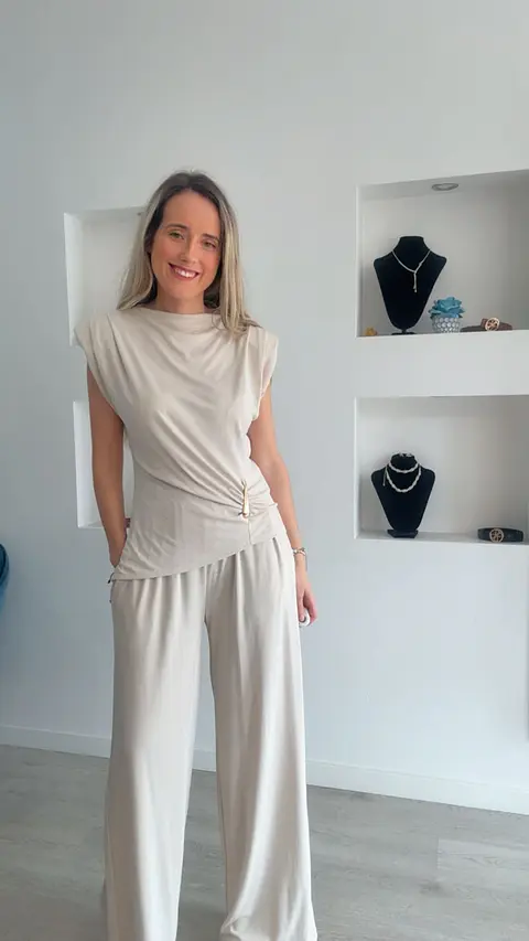 Conjunto calça e túnica com ombreiras