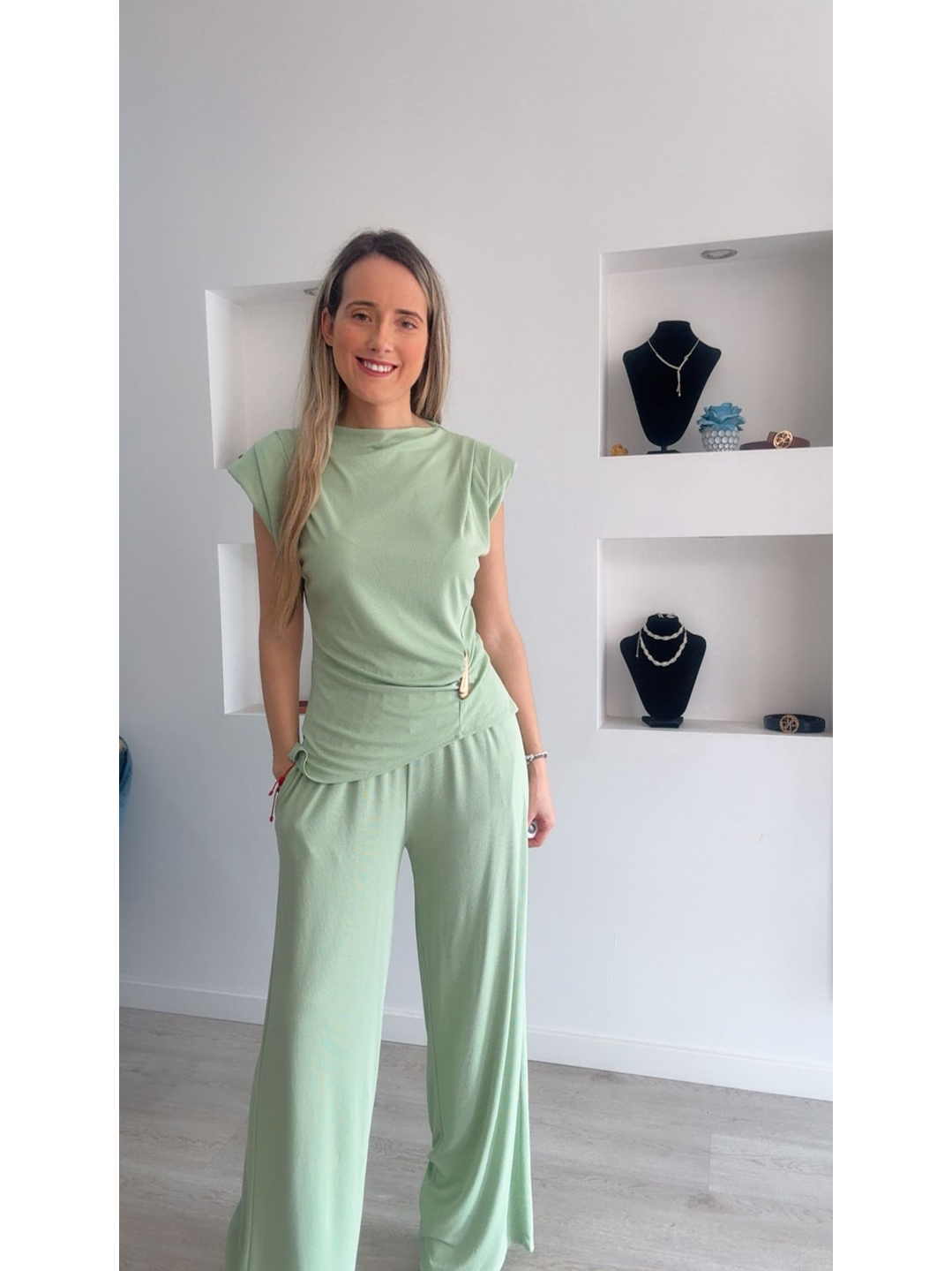 Conjunto calça e túnica com ombreiras 1