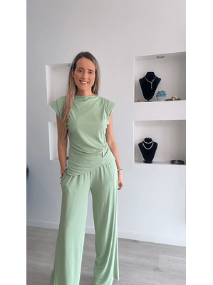 Conjunto calça e túnica com ombreiras