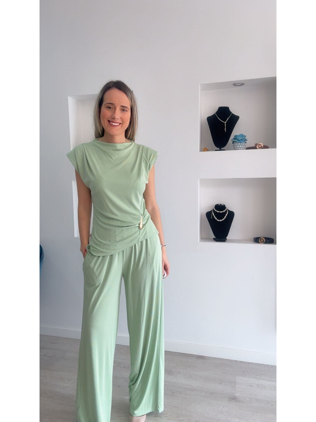 Conjunto calça e túnica com ombreiras 4