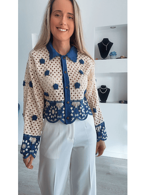 Casaco em crochet com detalhes em azul - TU