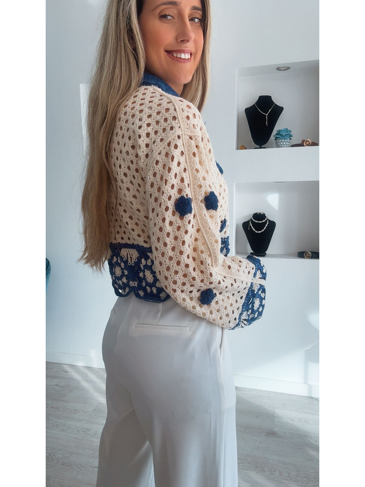 Casaco em crochet com detalhes em azul - TU 2