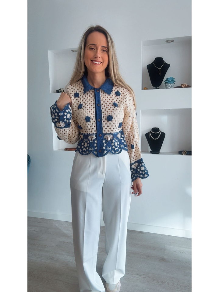 Casaco em crochet com detalhes em azul - TU 3
