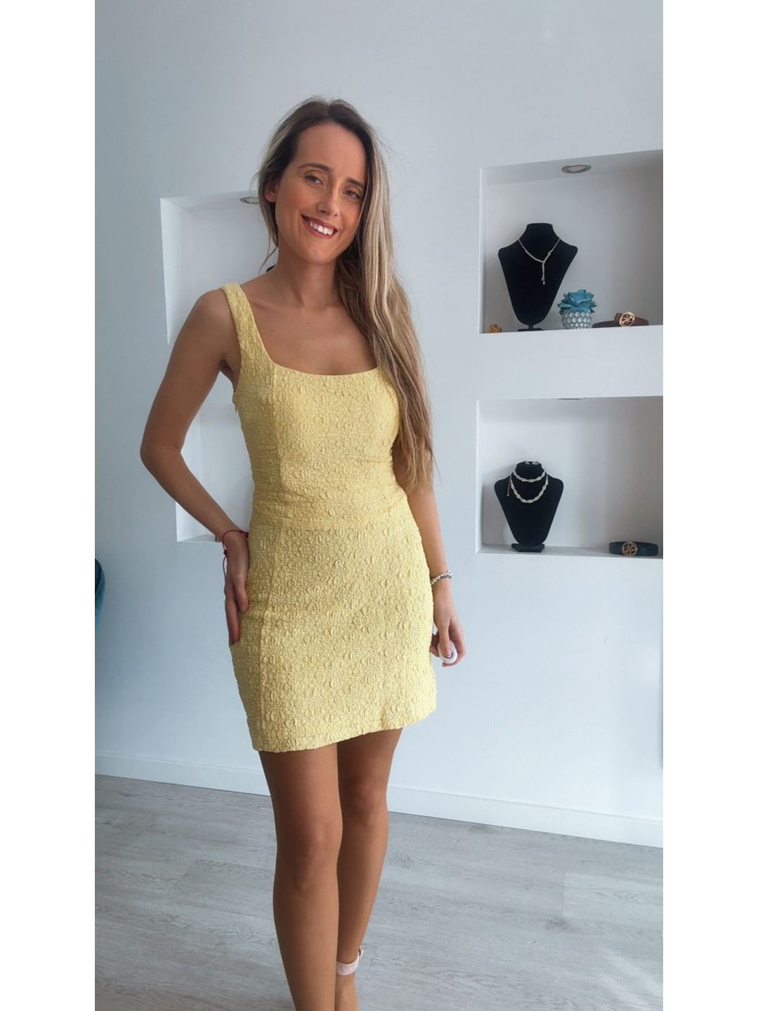 Vestido com textura e cruzado nas costas 1