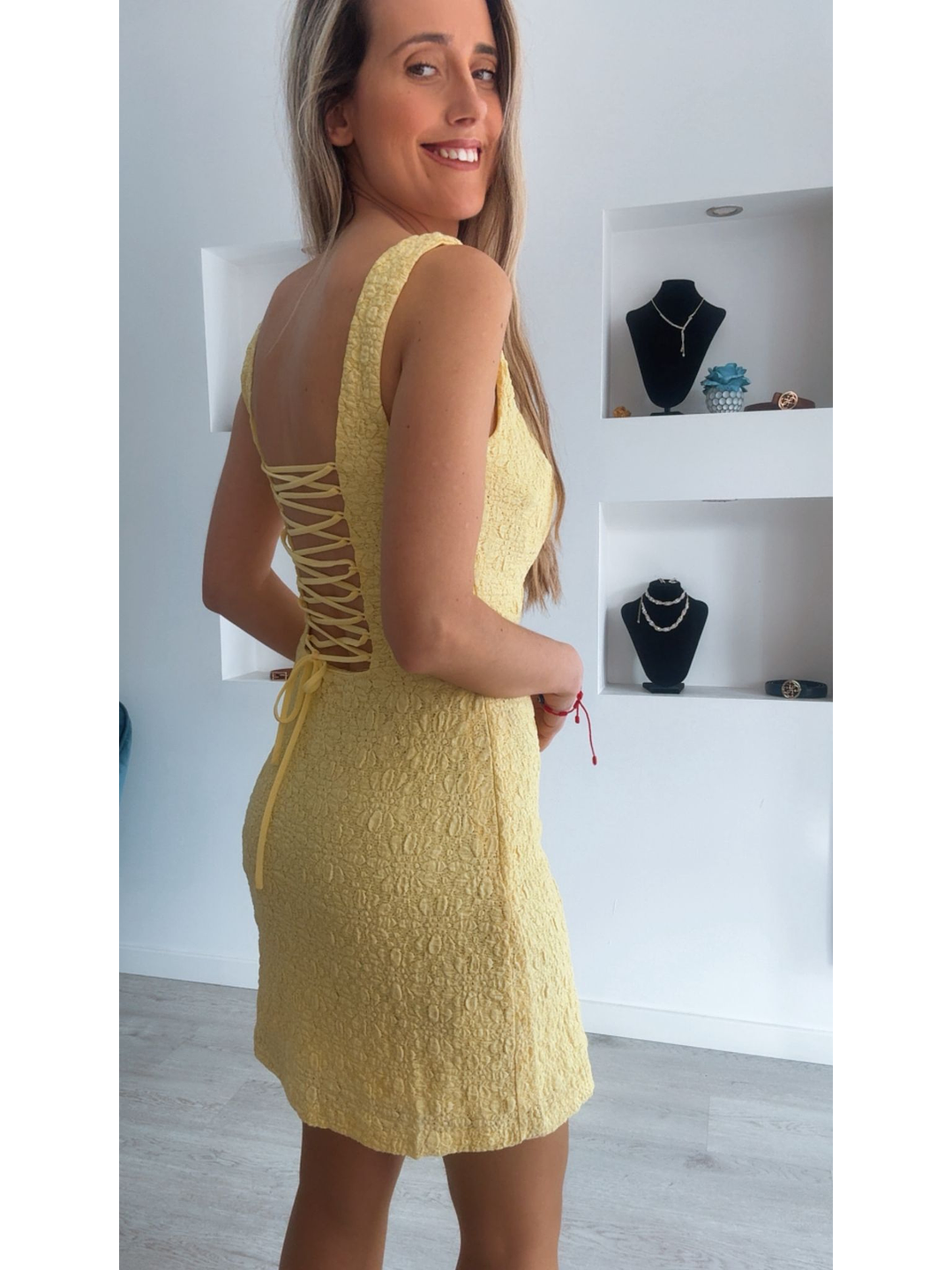 Vestido com textura e cruzado nas costas 2