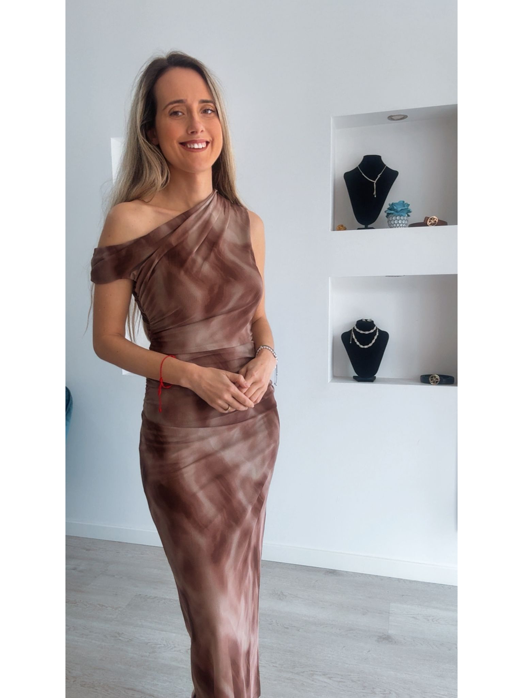 Vestido midi com ombro descaído 8
