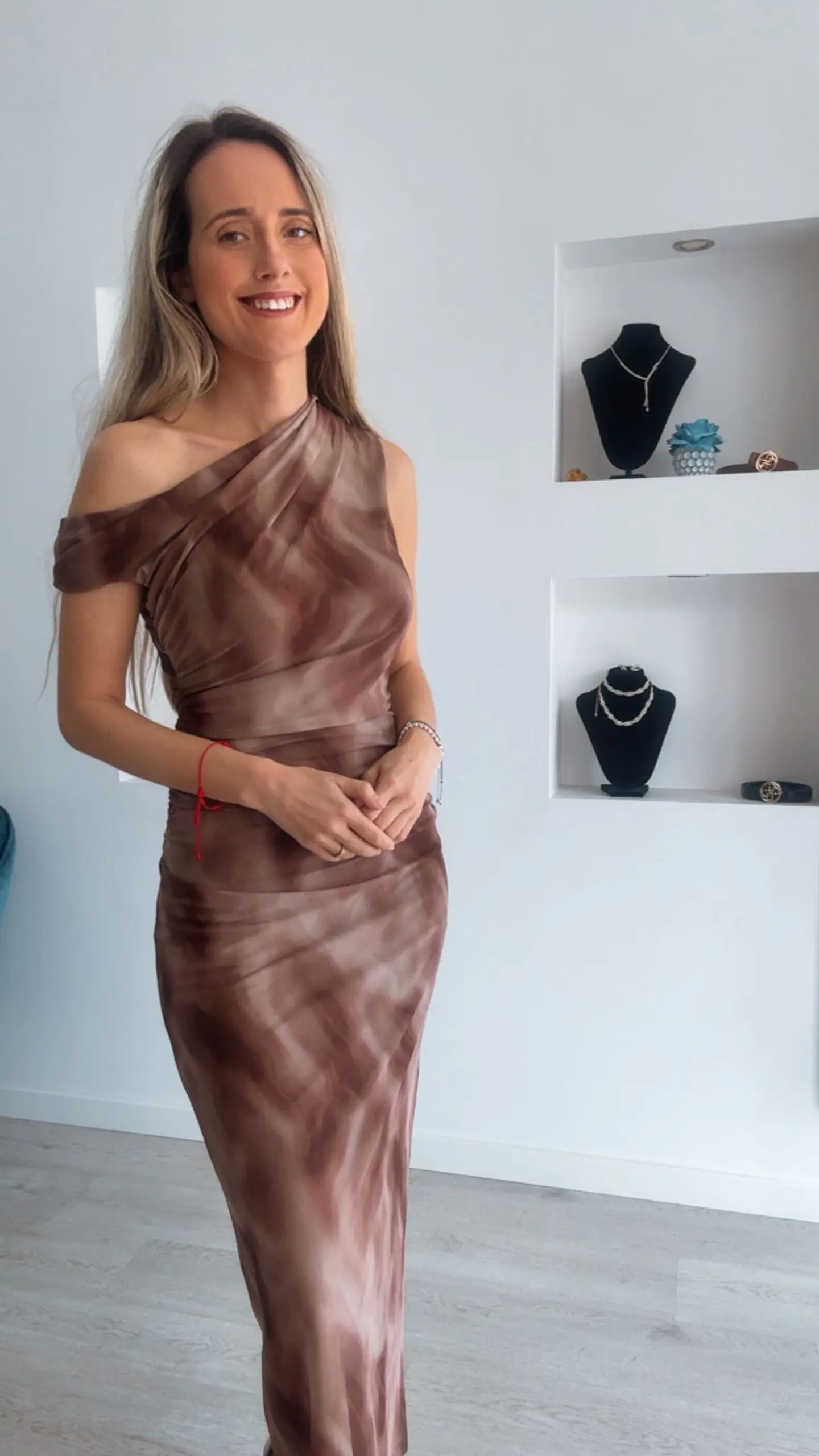 Vestido midi com ombro descaído 2