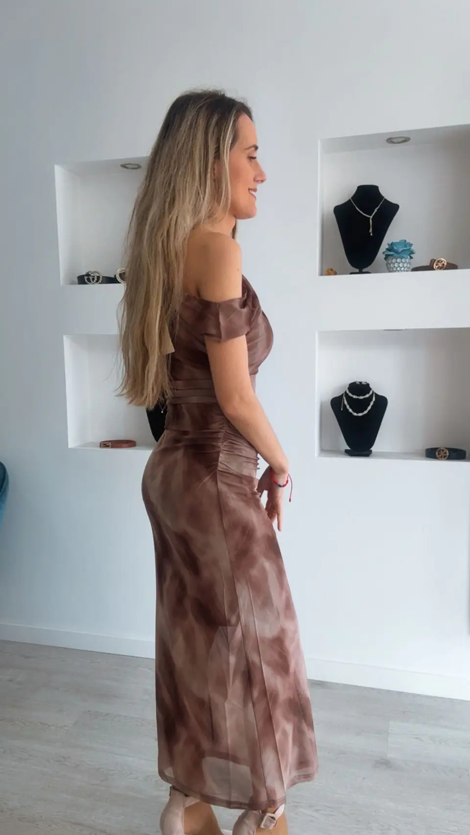 Vestido midi com ombro descaído 5