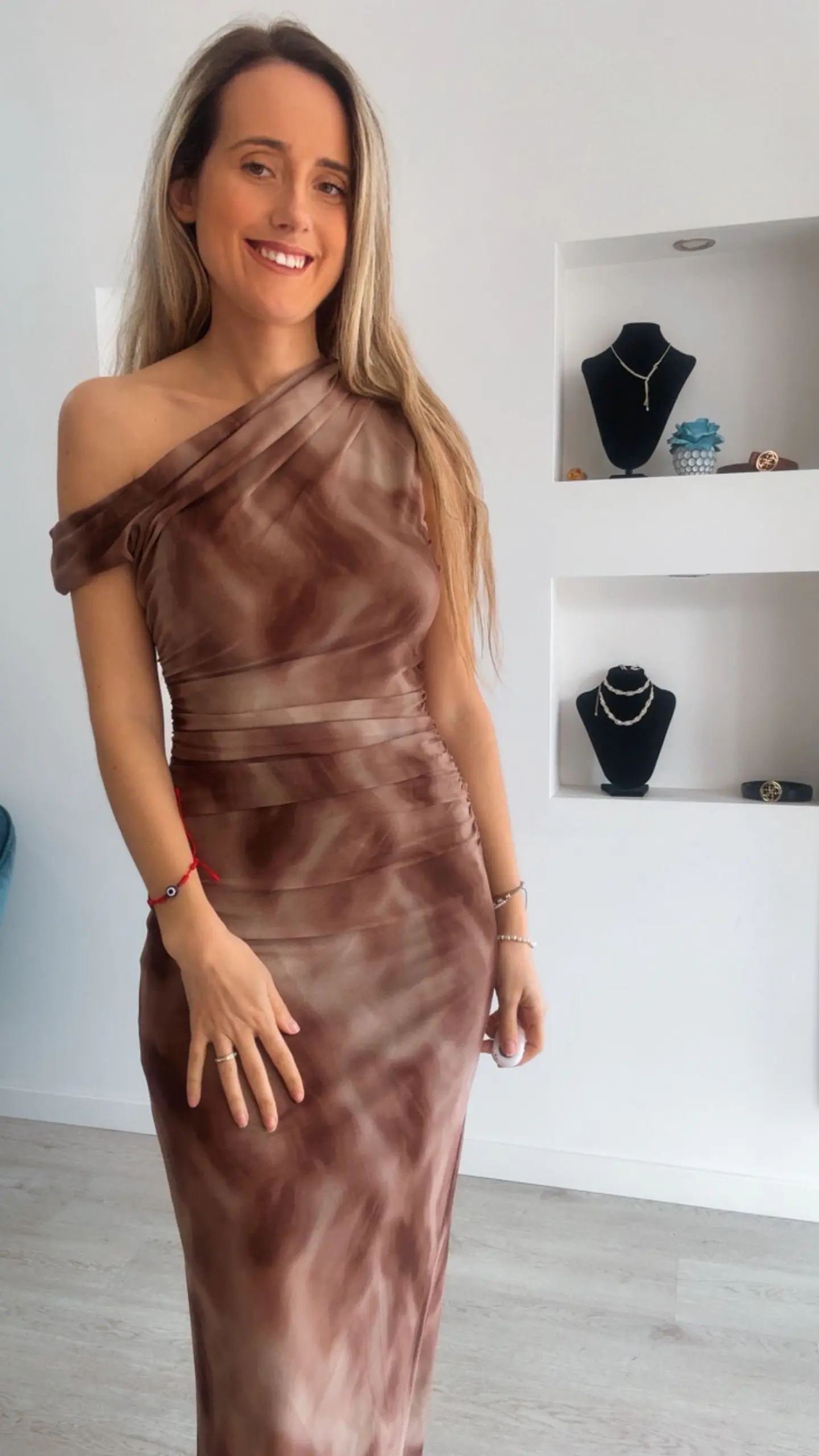 Vestido midi com ombro descaído 1