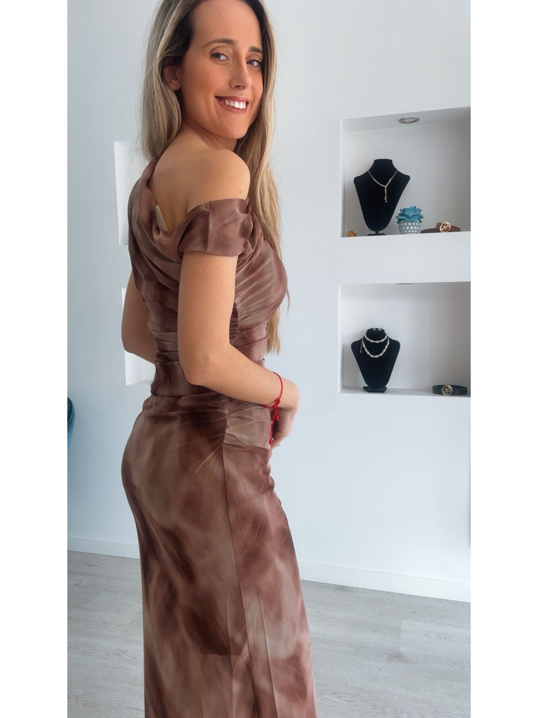 Vestido midi com ombro descaído 7