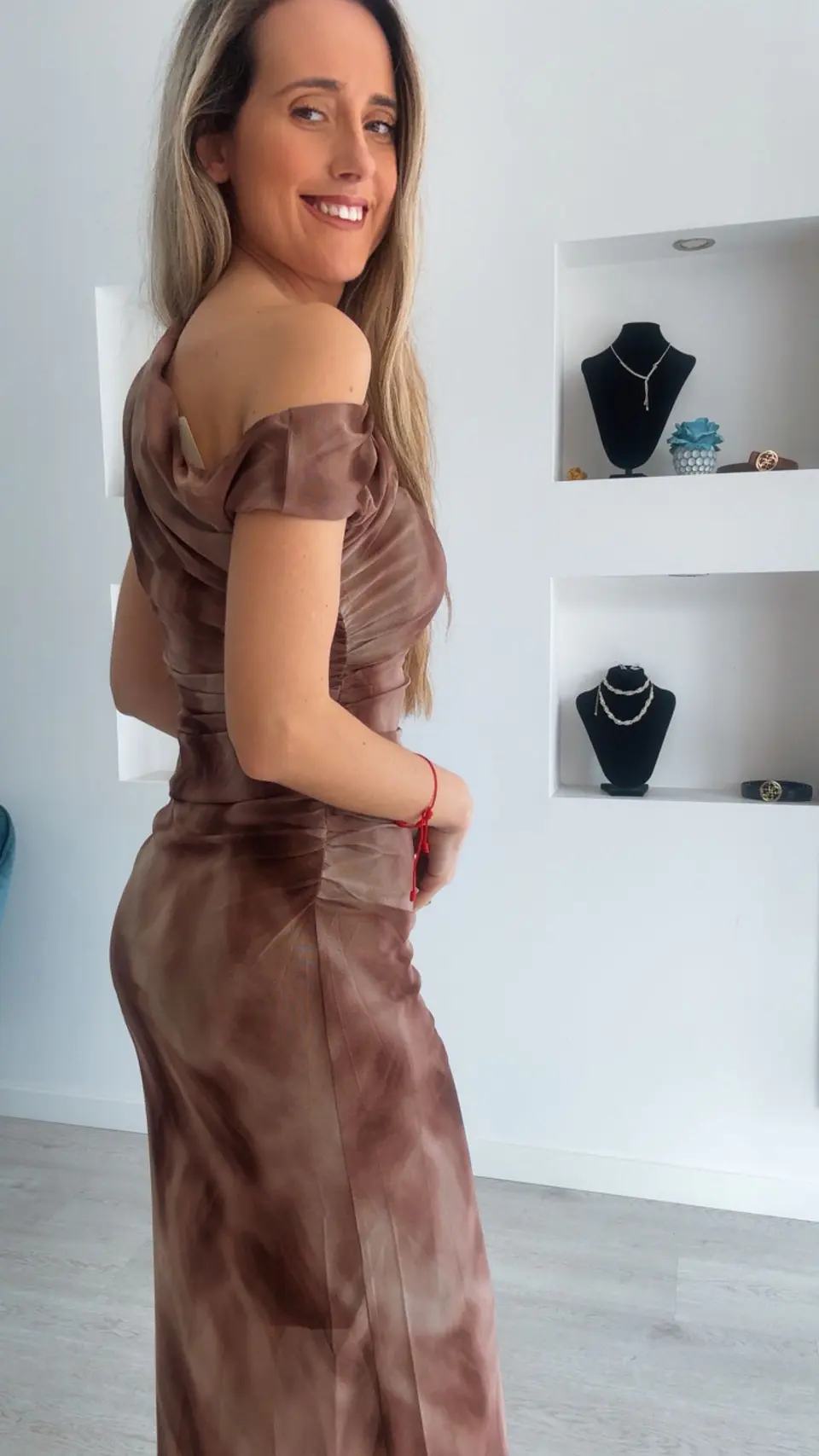 Vestido midi com ombro descaído 6