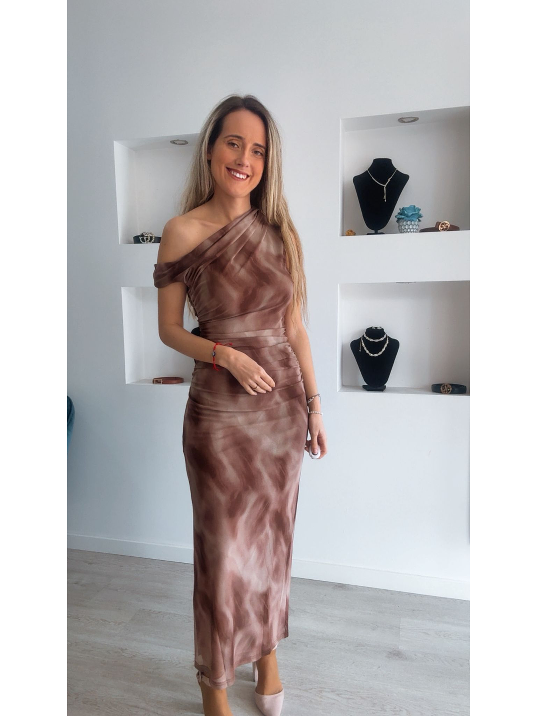 Vestido midi com ombro descaído 6