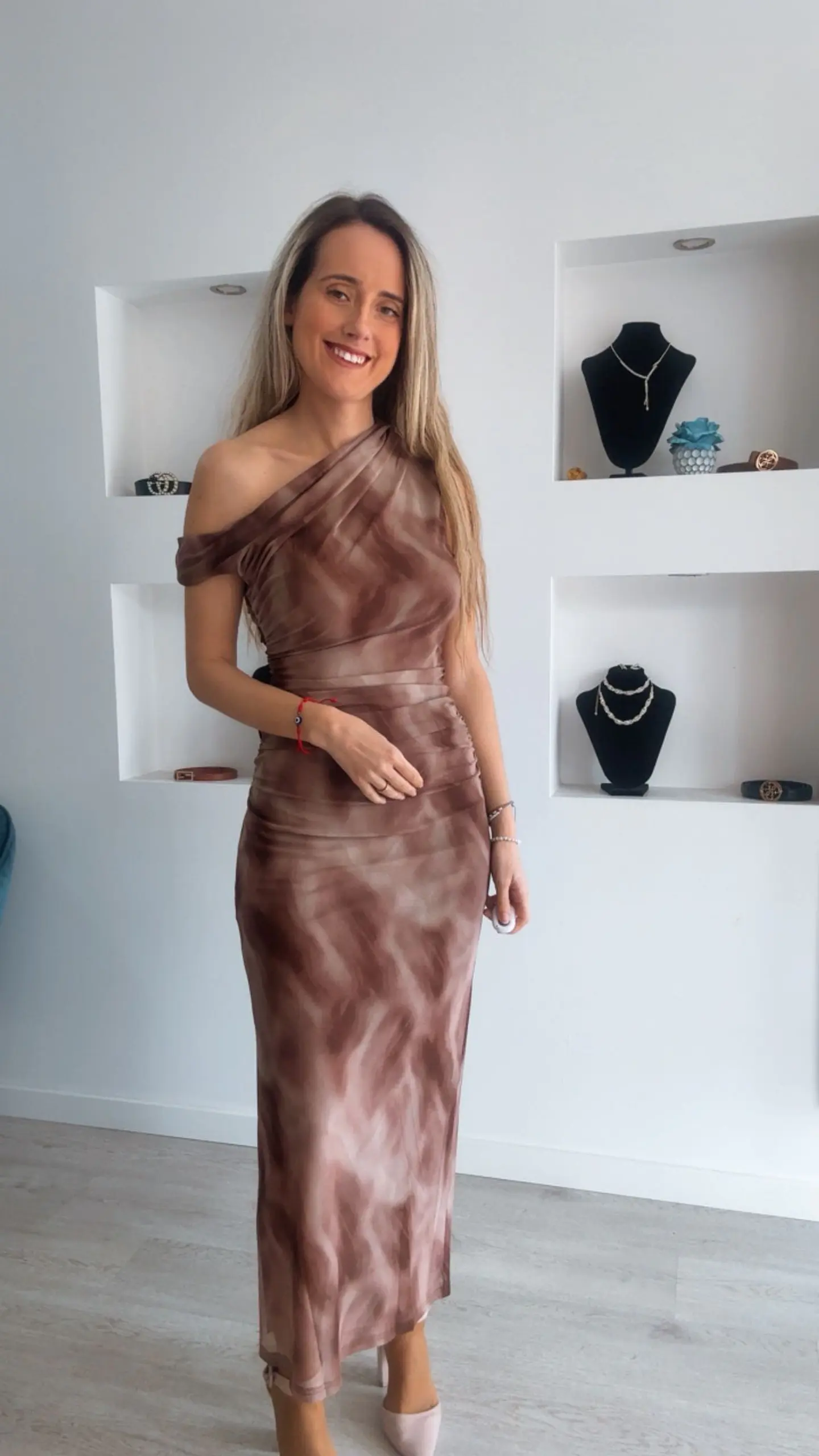 Vestido midi com ombro descaído 4