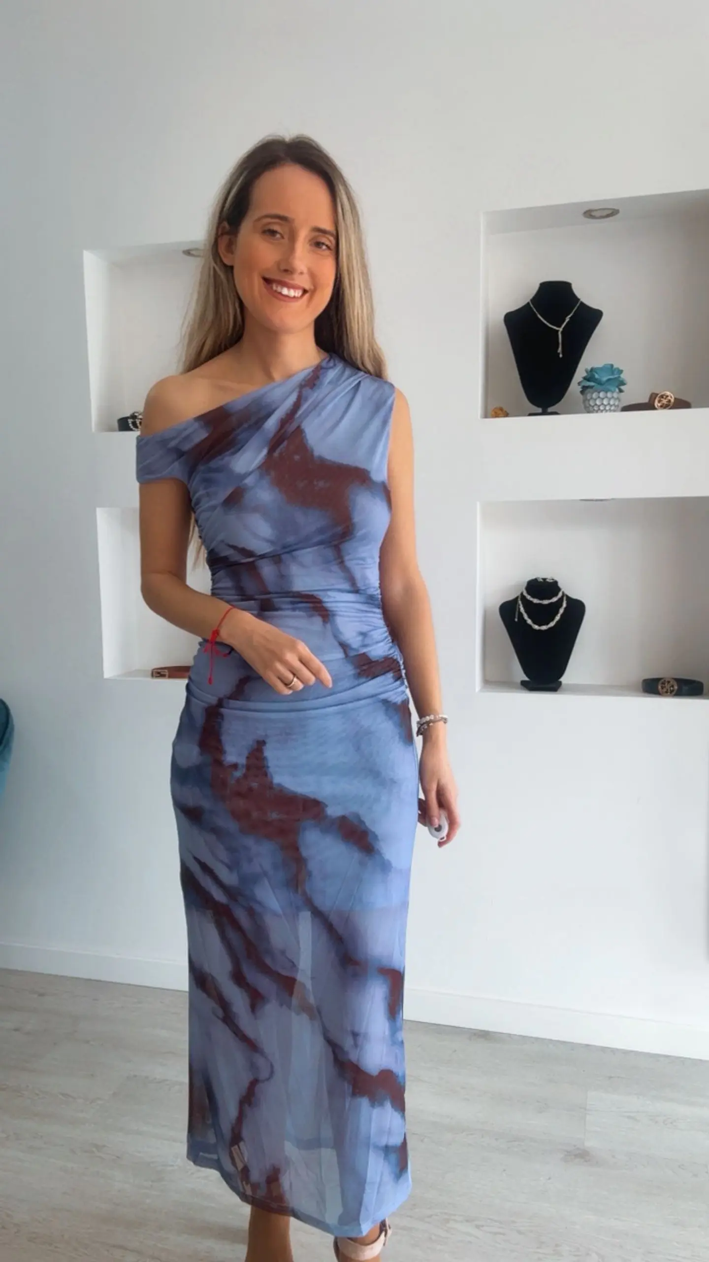 Vestido midi com ombro descaído 7