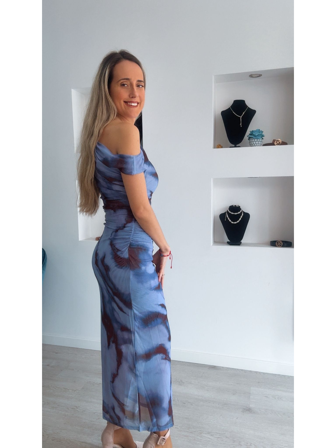 Vestido midi com ombro descaído 4
