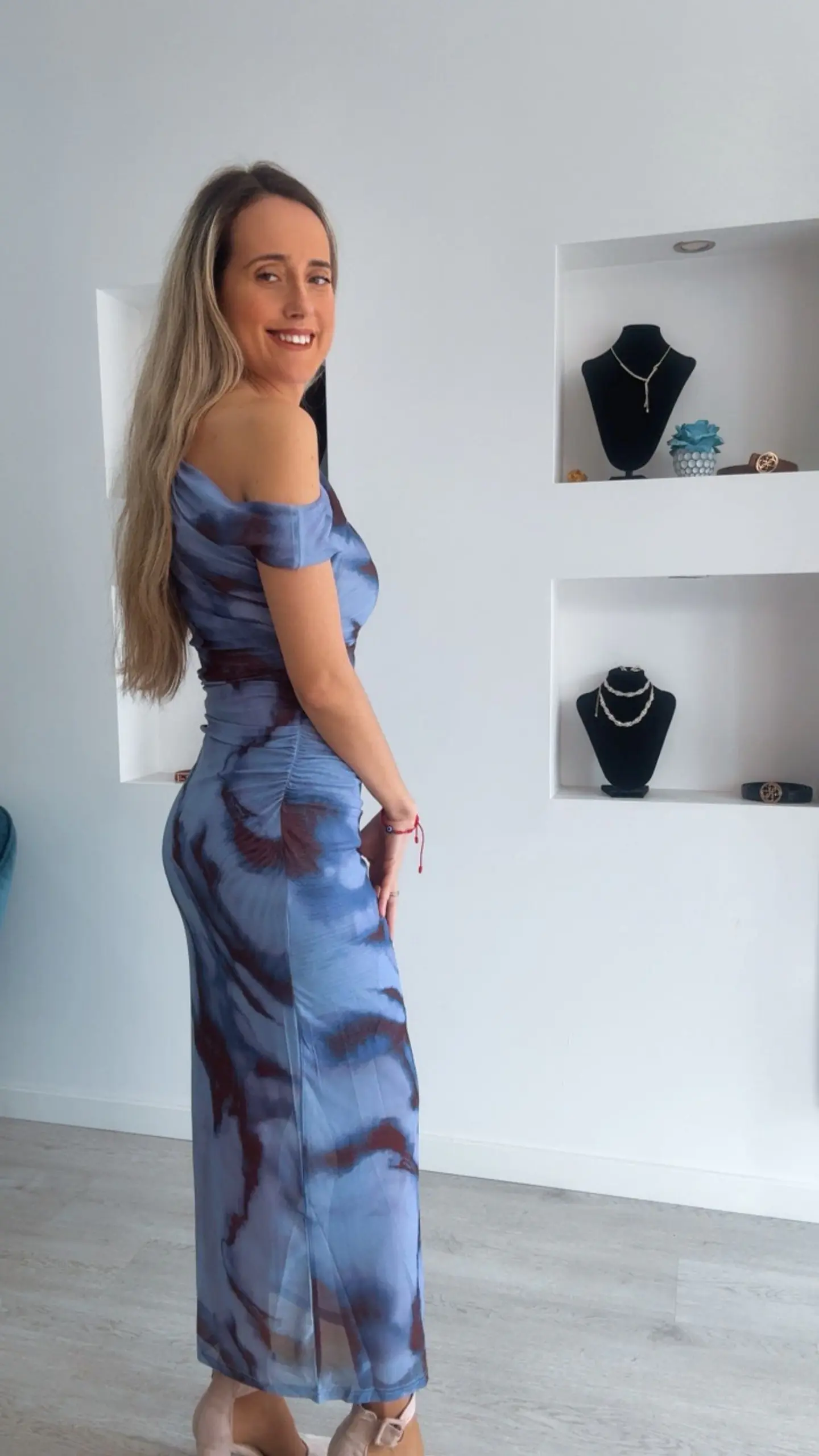 Vestido midi com ombro descaído 10