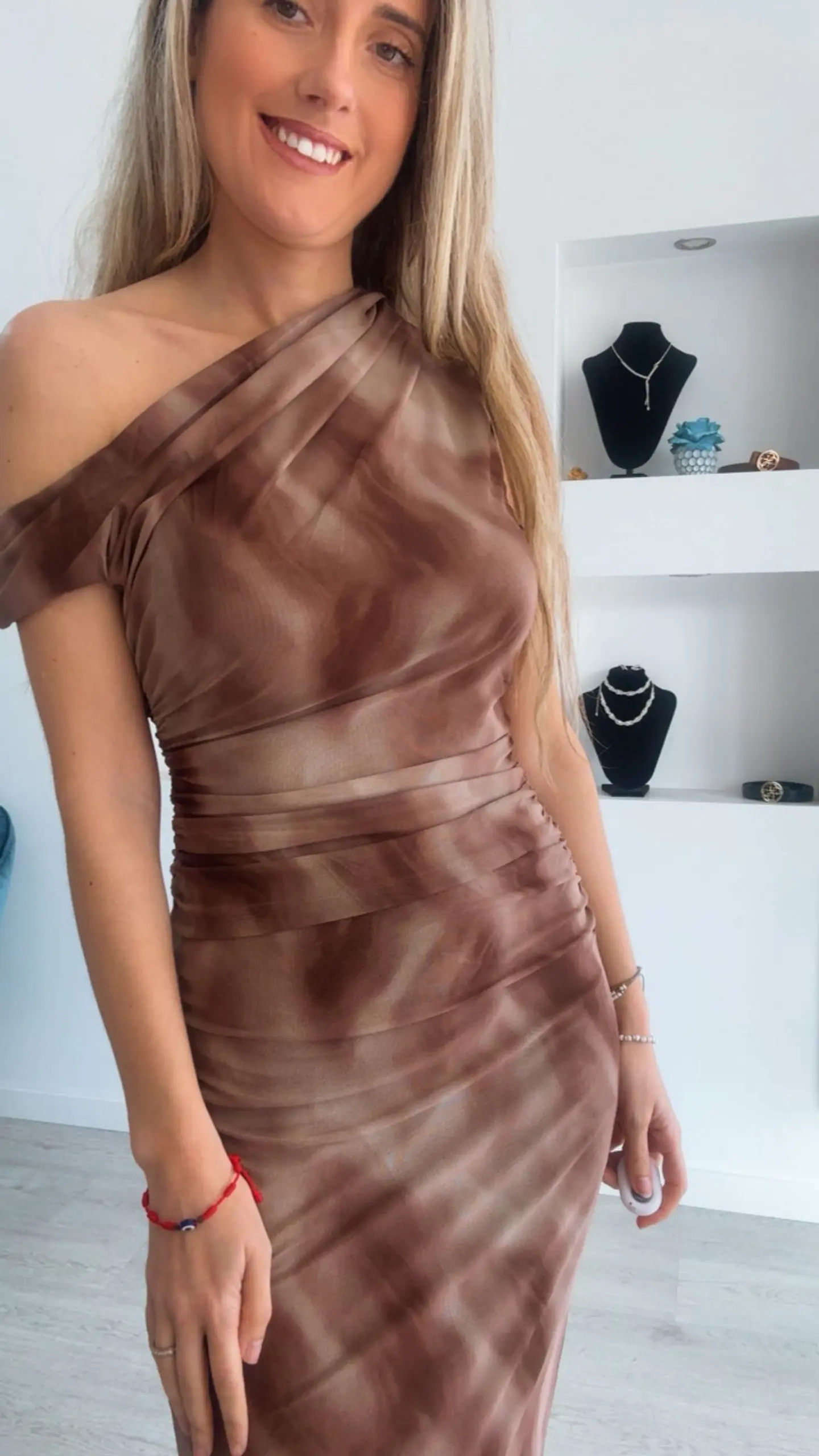 Vestido midi com ombro descaído 3