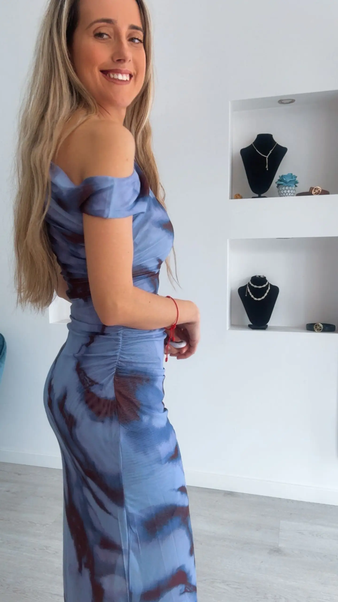 Vestido midi com ombro descaído 8