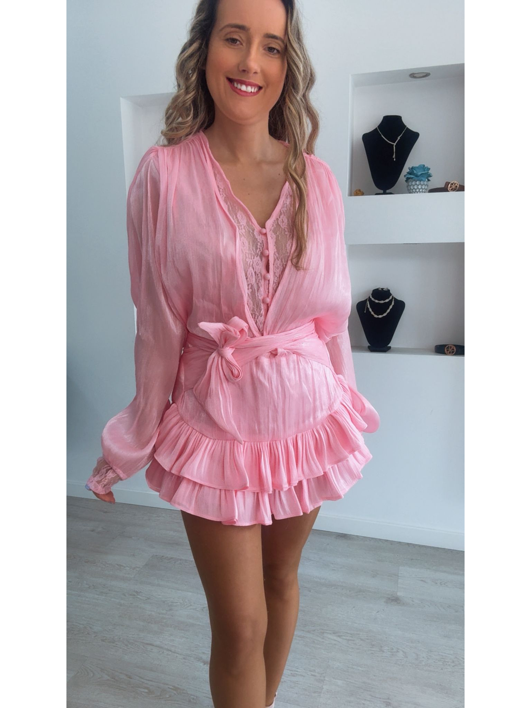 Vestido com calção e detalhes em renda 6