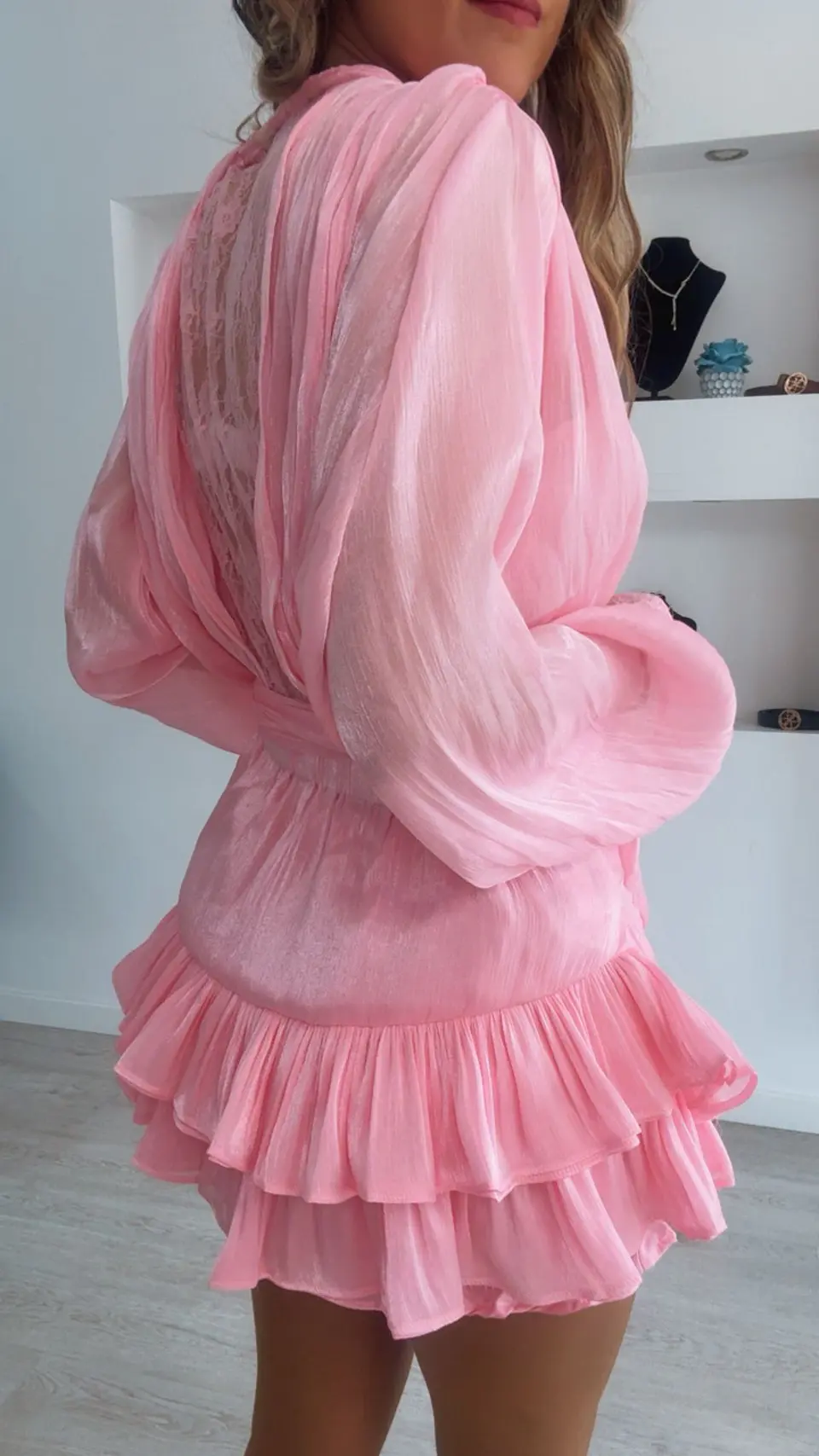 Vestido com calção e detalhes em renda 8
