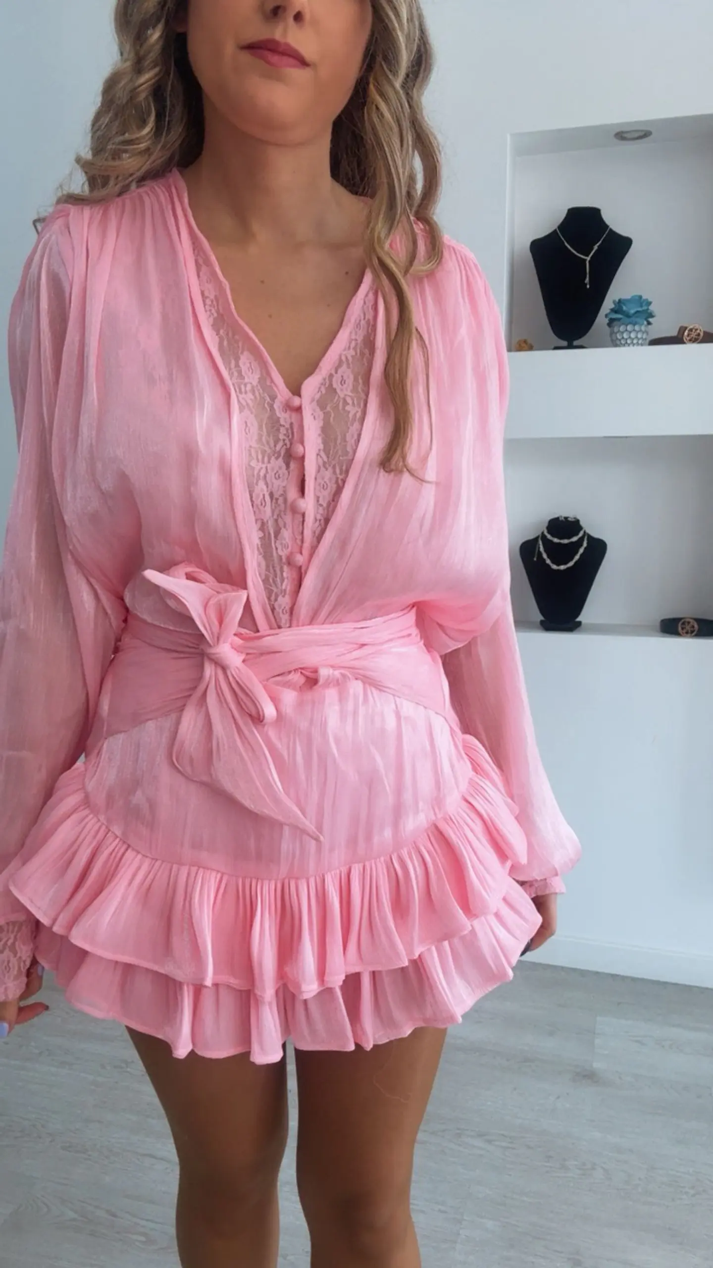 Vestido com calção e detalhes em renda 7