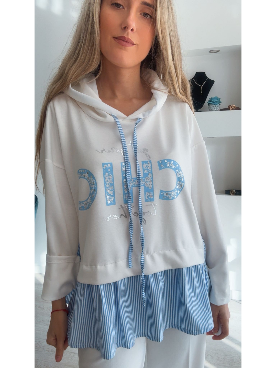 Camisola com capuz e camisa incluída - TU 3