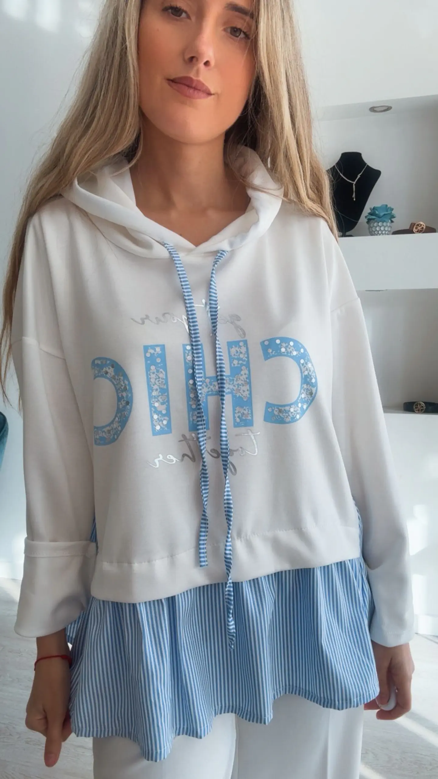 Camisola com capuz e camisa incluída - TU 3
