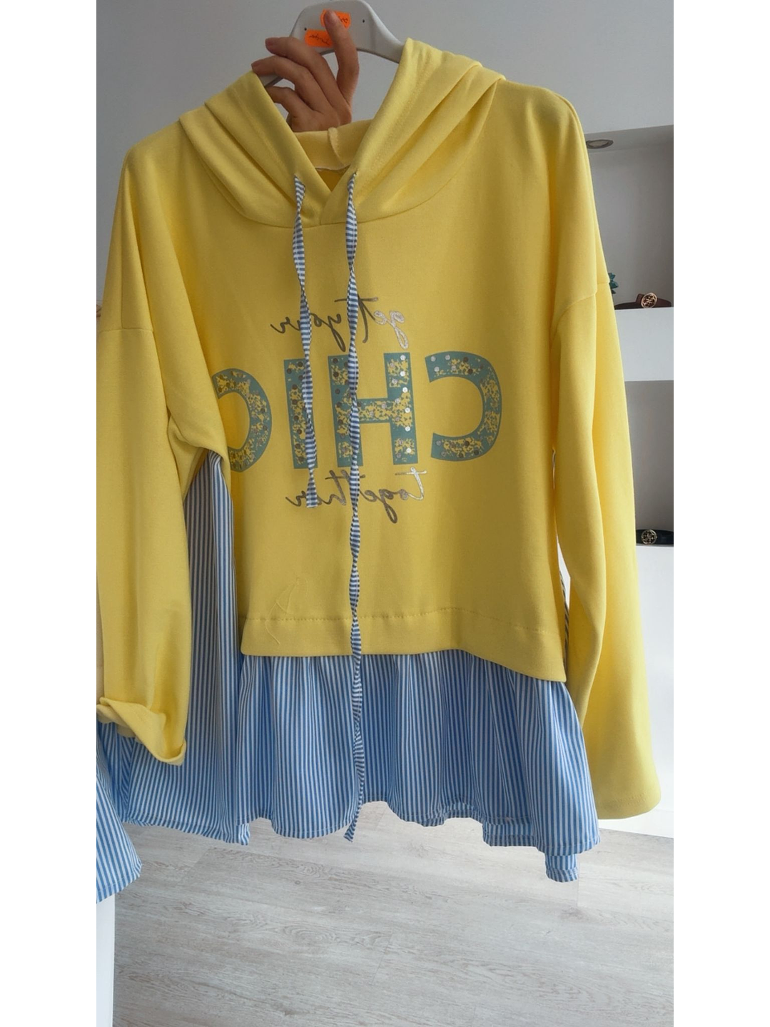 Camisola com capuz e camisa incluída - TU 4