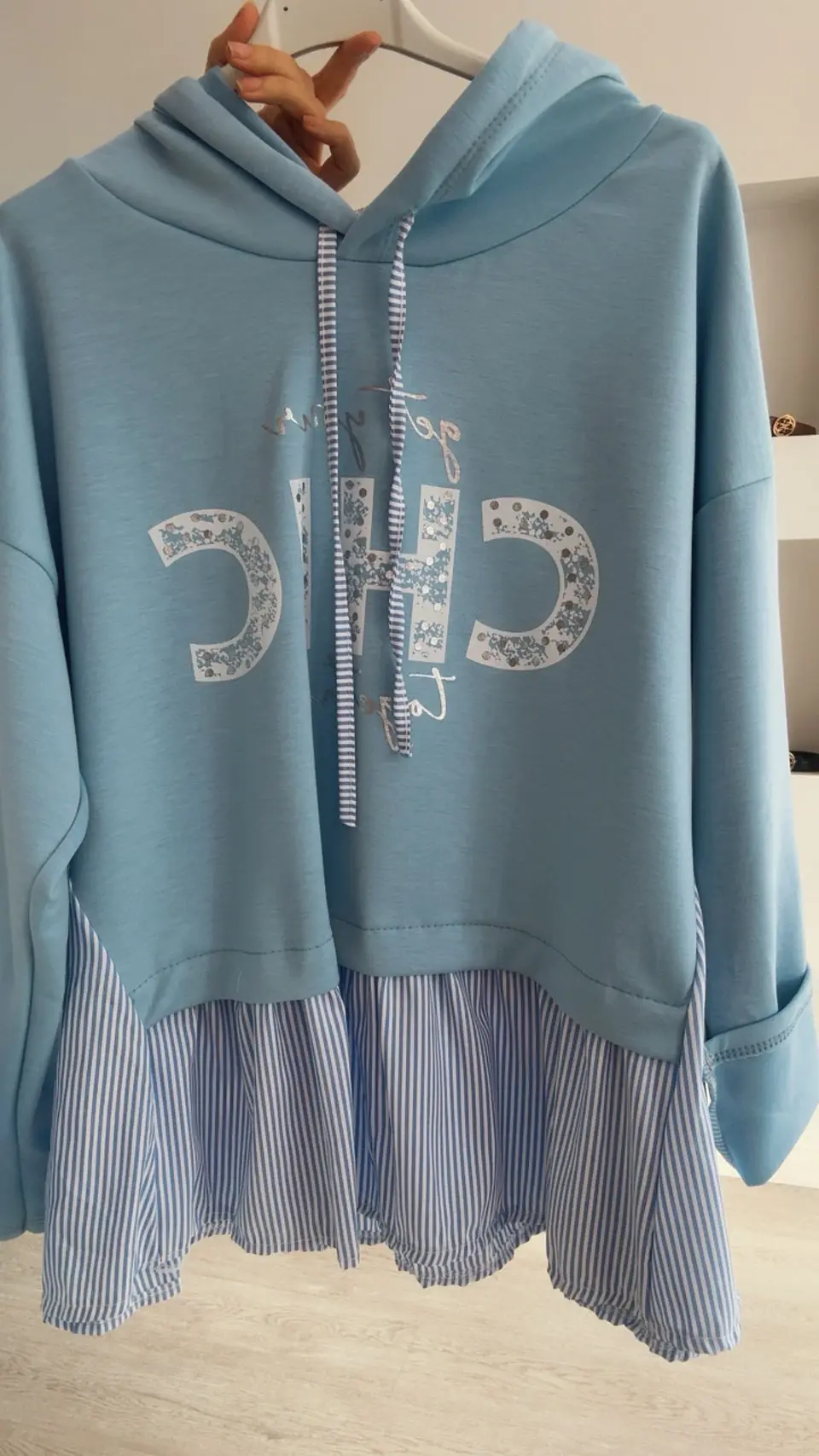 Camisola com capuz e camisa incluída - TU 5