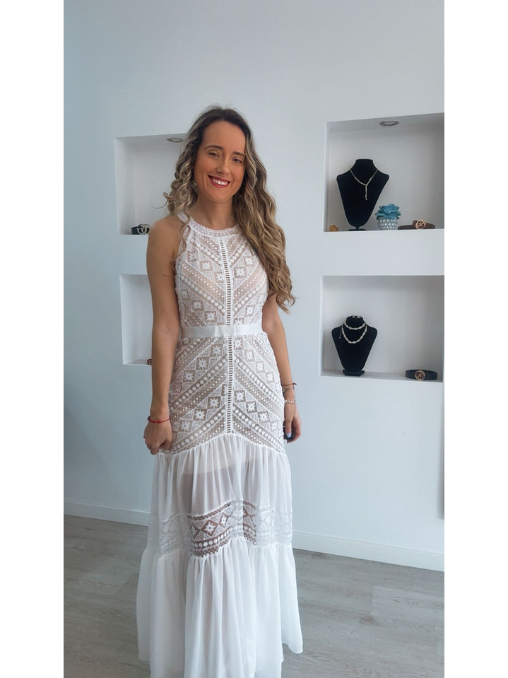 Vestido comprido com detalhes em renda 3