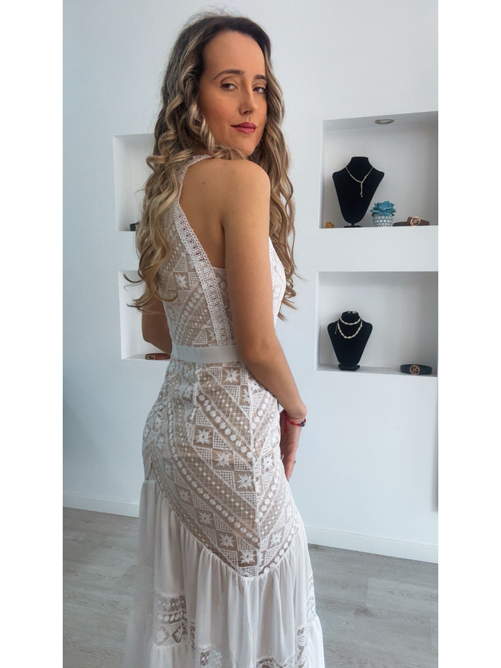 Vestido comprido com detalhes em renda 2
