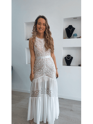 Vestido comprido com detalhes em renda
