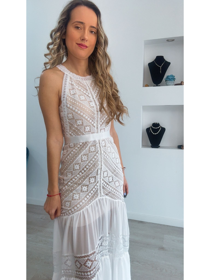 Vestido comprido com detalhes em renda 5