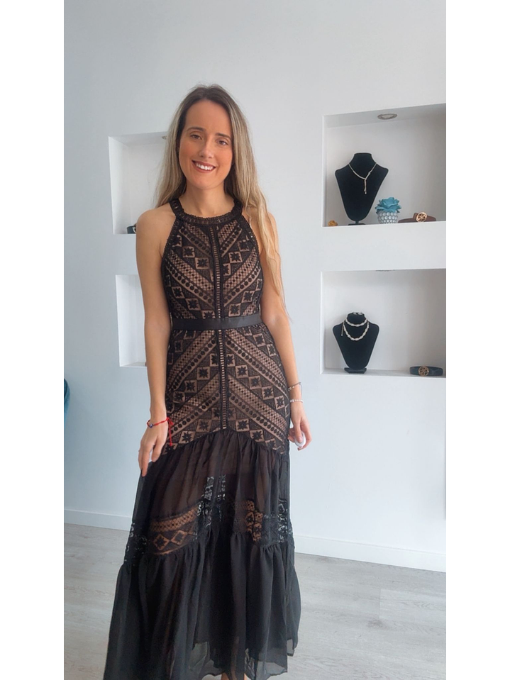 Vestido comprido com detalhes em renda 12