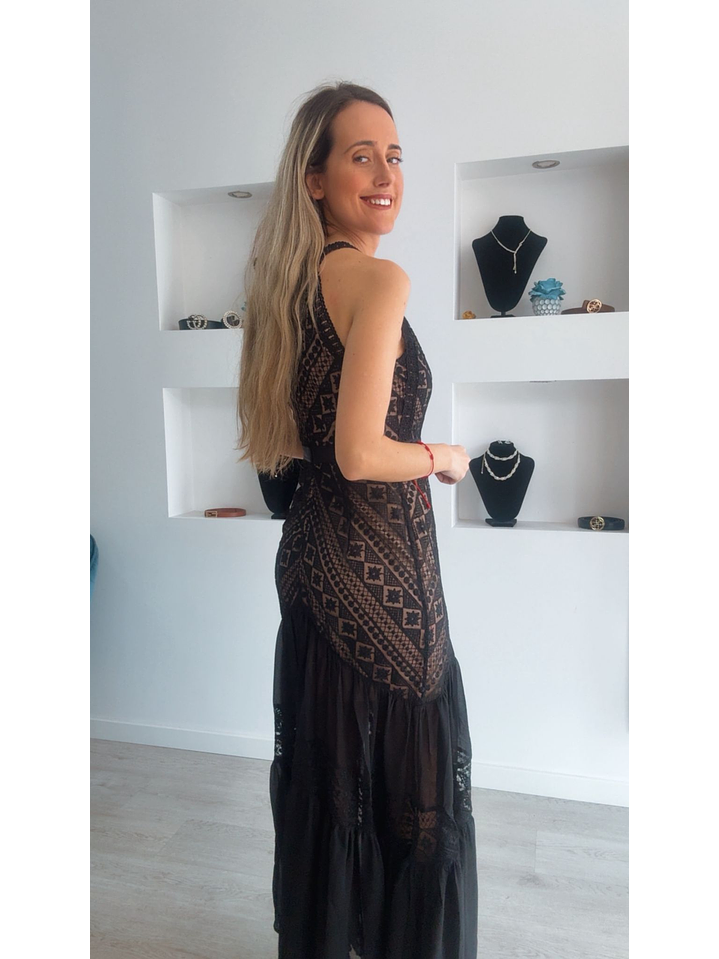 Vestido comprido com detalhes em renda 11