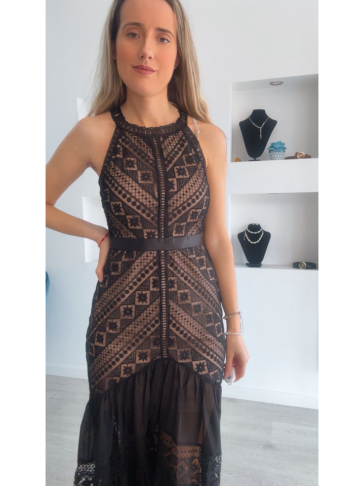 Vestido comprido com detalhes em renda 13