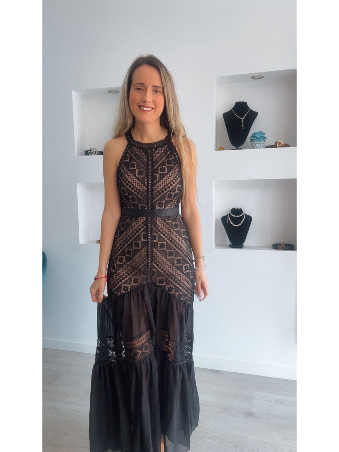 Vestido comprido com detalhes em renda 14