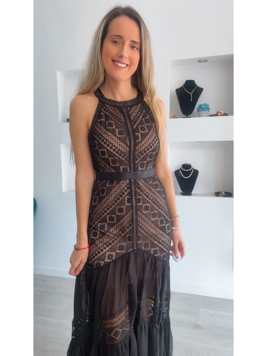 Vestido comprido com detalhes em renda 15